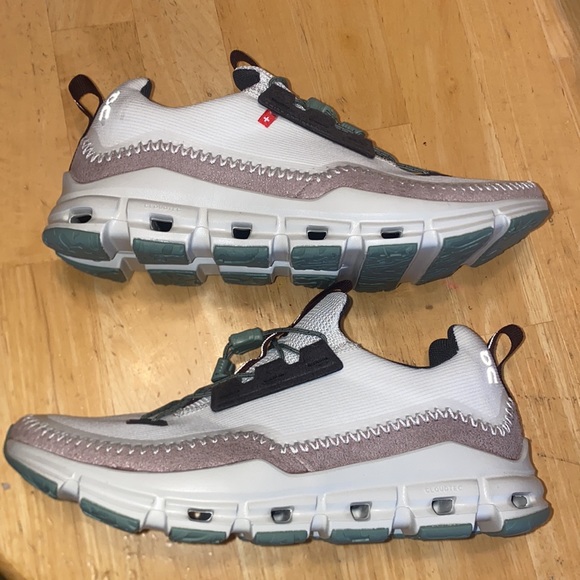 Shoes - On running cloud away